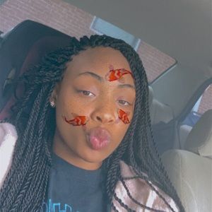 Meet your Posher, Destinee